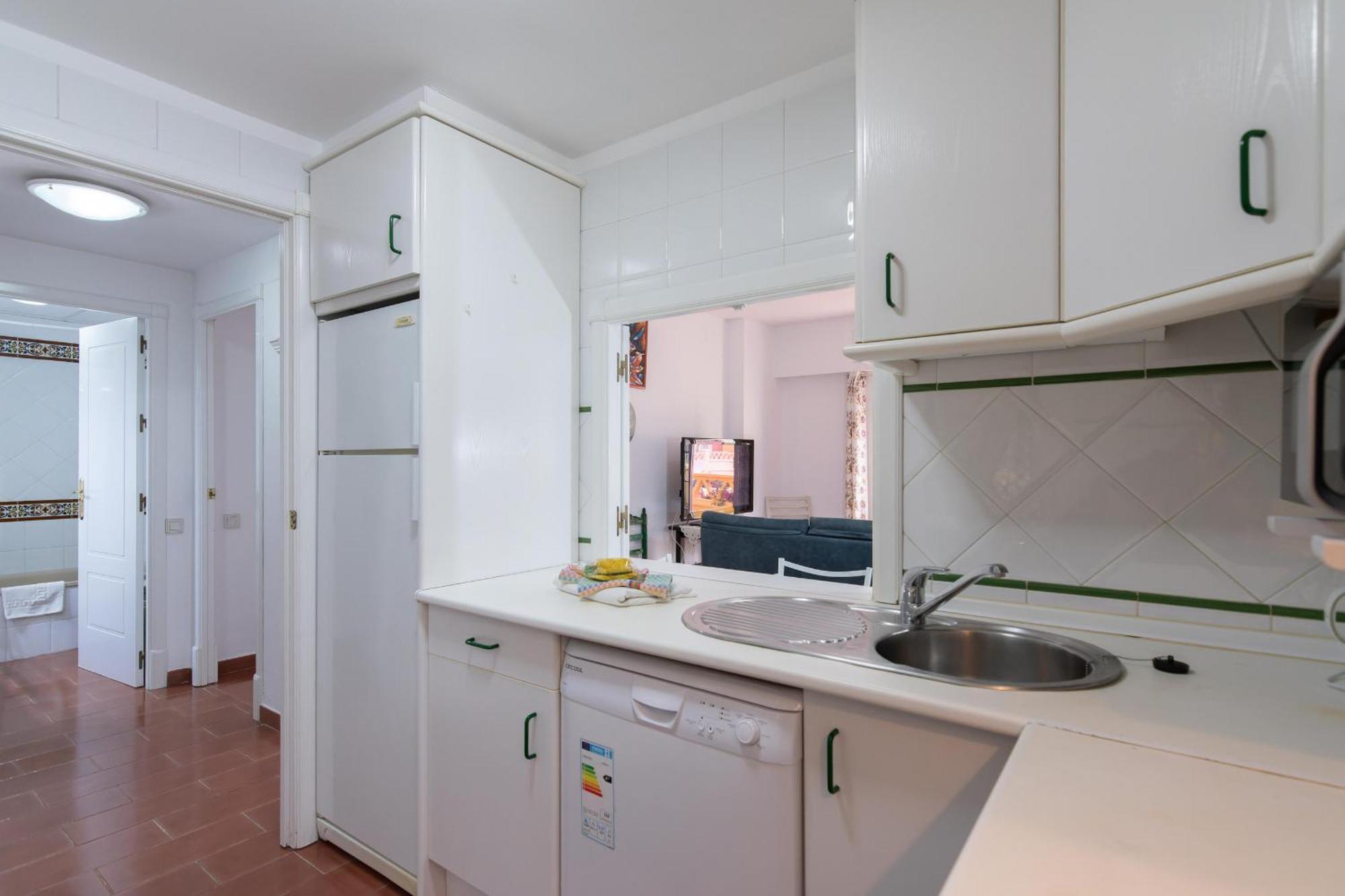 Apartment Hoyo I By H *