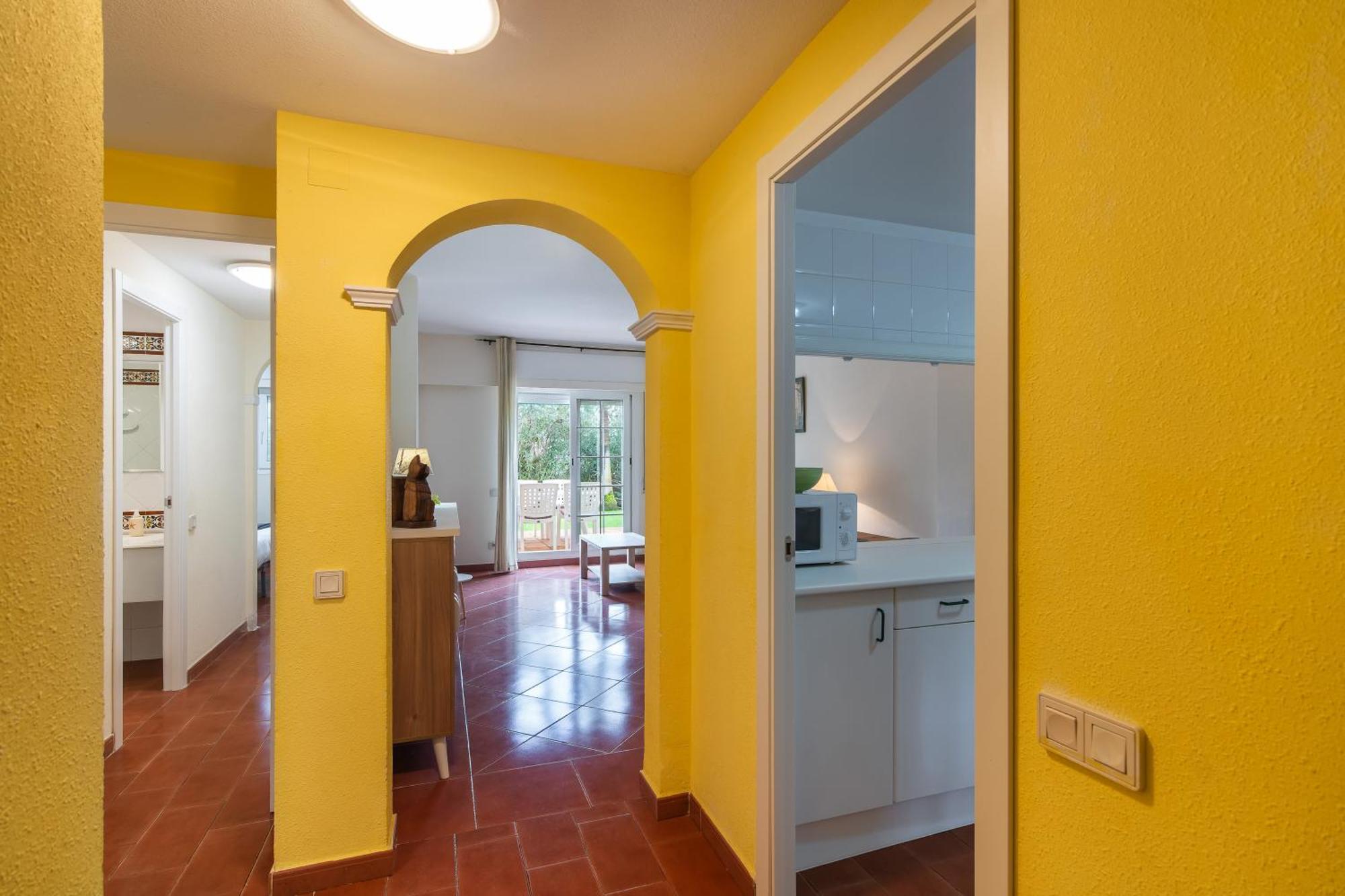 Apartment Hoyo I By H